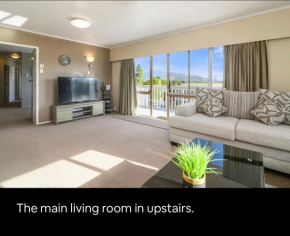 Spacious Utuhina holiday House